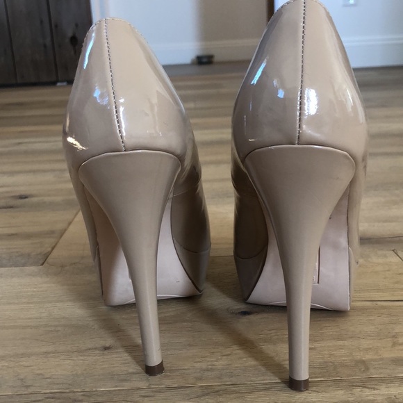 Size 9 beige pumps - Picture 3 of 4